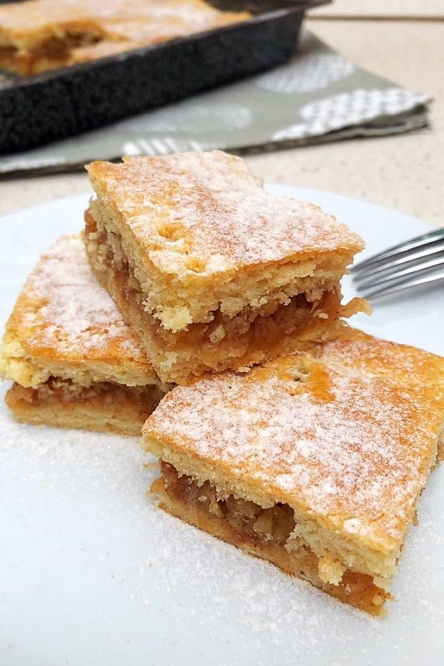 Hungarian Apple Cake (Almás Pite) 065157849baa90c045d6e23d1be9d3e1