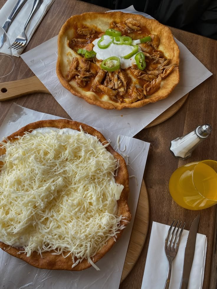Hungarian Lángos Recipe – Crispy, Fluffy & Delicious 0d0fe357d32fe31ce9d6825c2abfc027 (1)