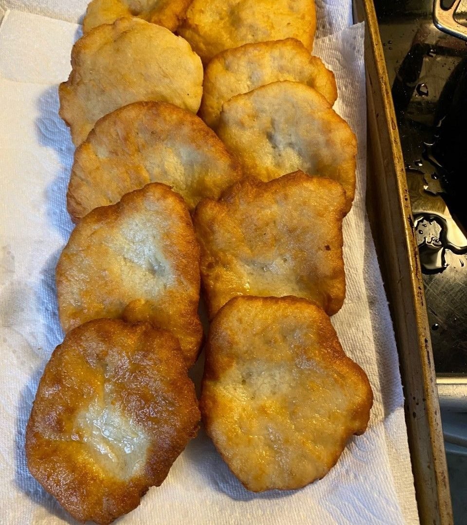 Hungarian Fried Bread (Lángos) 9a36295389944e958a07f58cc2a48343